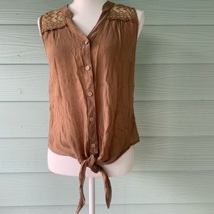 3/$18.  Edge sleeveless top. EUC